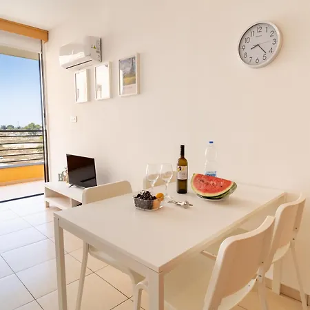 Mirabella Mackenzie 1 Bedroom Flat Near The Sea *